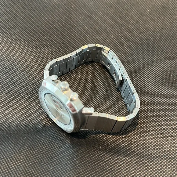 Men’s Gucci watch looks excellent - Picture 3 of 4